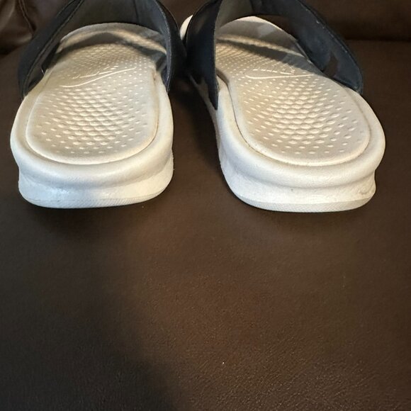 Nike Womens Benassi Duo Ultra Slide Sandals - Picture 4 of 9